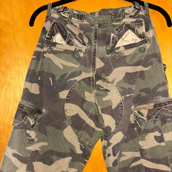 BRANDY MELVILLE CAMO PANT - Picture 2 of 7